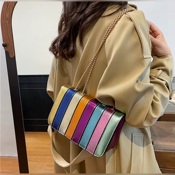 Vibrant Color Contrast Striped Shoulder Bag with Gold Chain, New - Picture 2 of 12